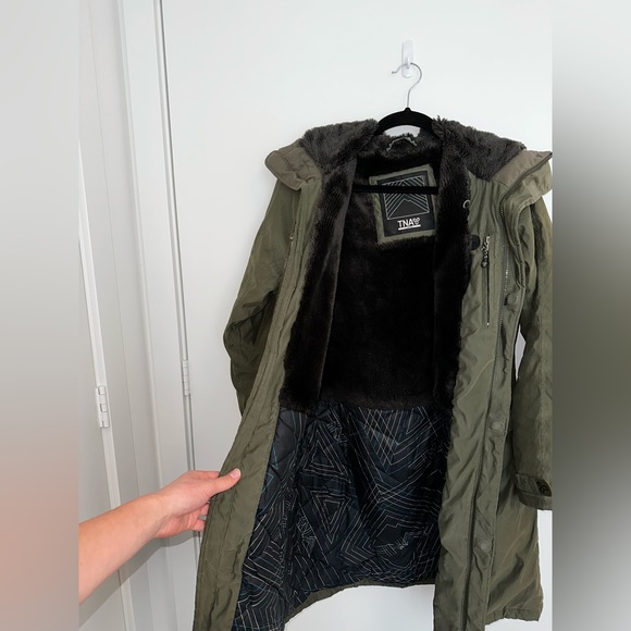 Aritzia TNA summit parka - Picture 6 of 6